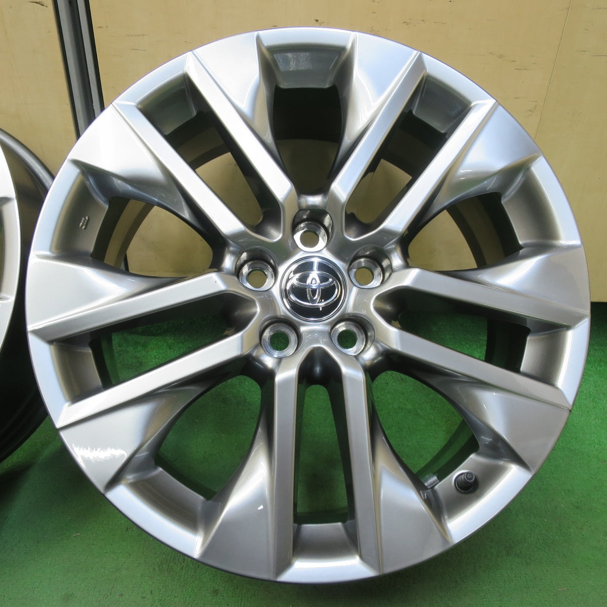 トヨタ RAV4G 純正タイヤホイールセット1本【新車外し】美品 RAV4 トヨタ アドベンチャー マットブラック 純正アルミホイール 19