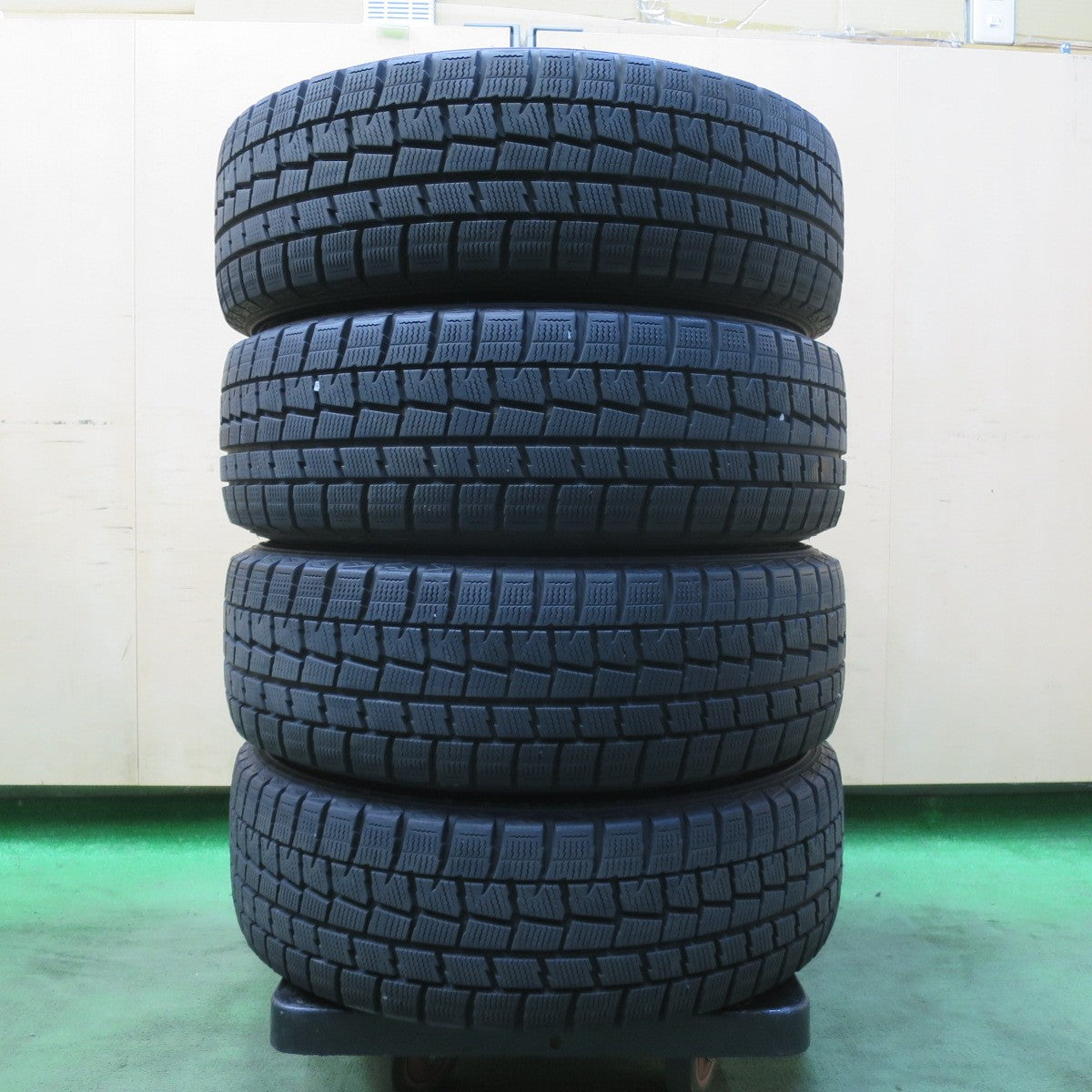 バリ溝！キレイ！8.5分★スタッドレス 185/60R15 ダンロップ ウインターマックス WM01 TEAD テッド 15インチ PCD100/4H★5111802イス