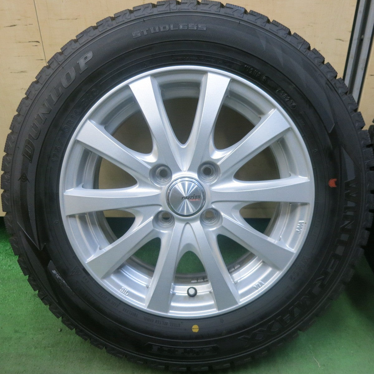 バリ溝！23年！9.5分★スタッドレス 175/70R14 ダンロップ ウインターマックス WM02 ravrion RS01 ラブリオン 14インチ PCD100/4H★5112506SKス