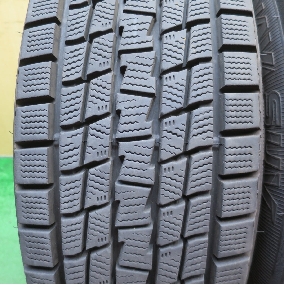 バリ溝！23年！キレイ！9.5分以上★スタッドレス 225/60R18 グッドイヤー アイスナビ SUV ravrion RS01 ラブリオン 18インチ PCD114.3/5H★6042203NJス