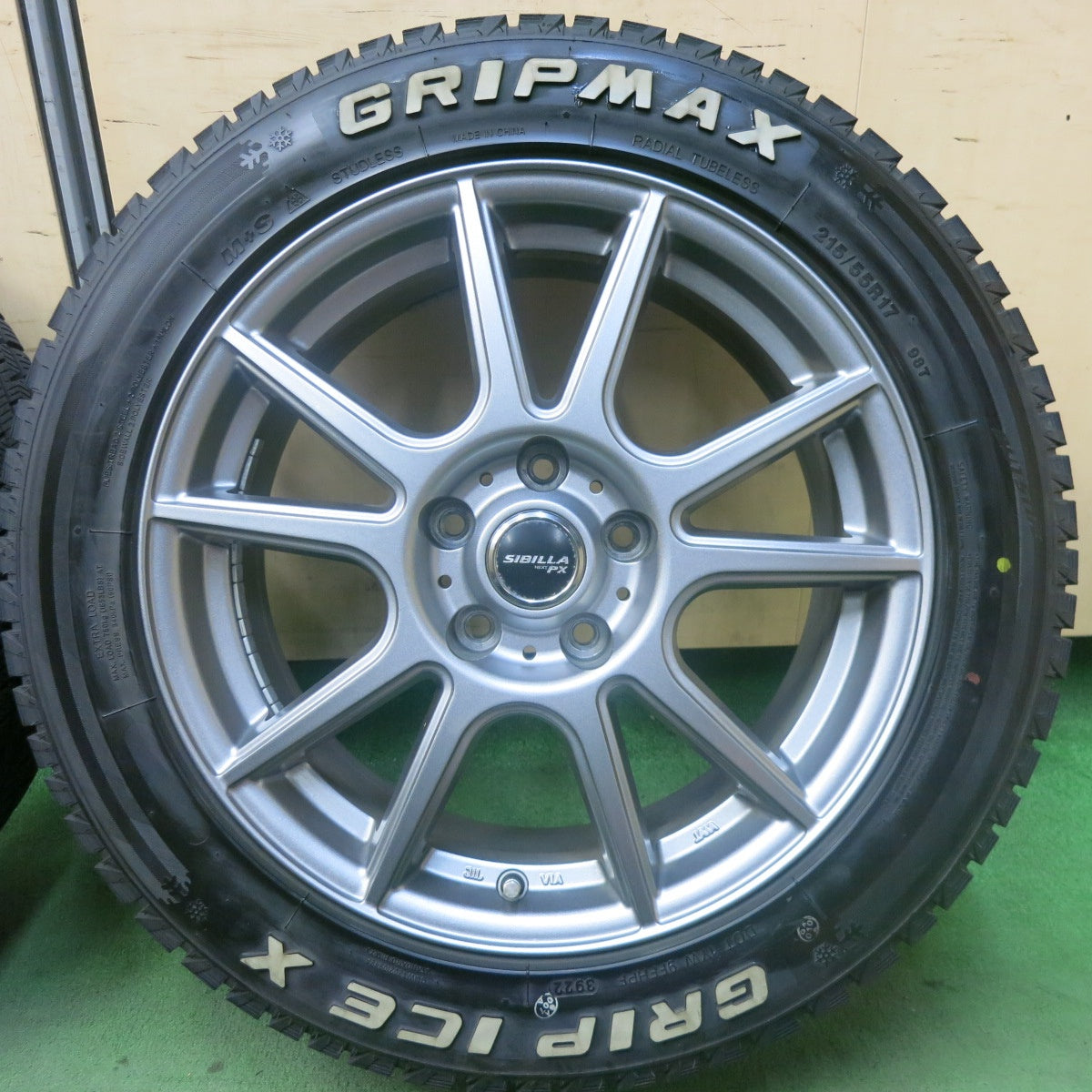 バリ溝！22年！キレイ！9分★スタッドレス 215/55R17 グリップマックス グリップ アイス X ホワイトレター SIBILLA NEXT PX シビラ 17インチ PCD114.3/5H★5112706SKス