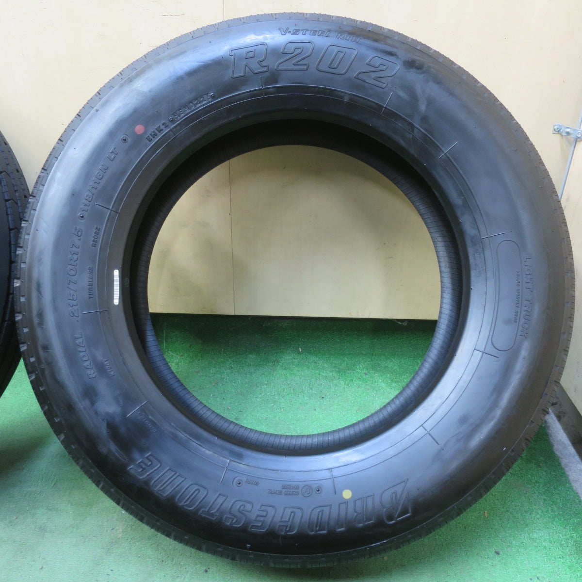 新車外し！26年！6本★トラック タイヤ 215/70R17.5 118/116N ブリヂストン R202 17.5インチ★6070207イノタ