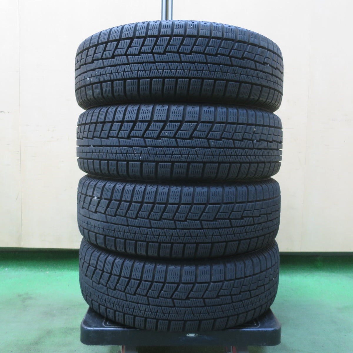 バリ溝！キレイ！9分★スタッドレス 165/55R14 ヨコハマ アイスガード iG60 GRASS グラス 14インチ 軽サイズ ライフ ゼスト 等 PCD100/4H★6040704イス