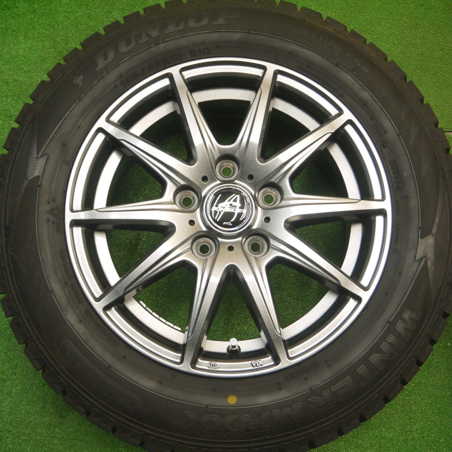[送料無料] バリ溝！23年！キレイ！9.5分以上★スタッドレス 195/65R15 ダンロップ ウインターマックス WM02 SCHNEIDER MiD シュナイダー 15インチ PCD114.3/5H★4111302Hス