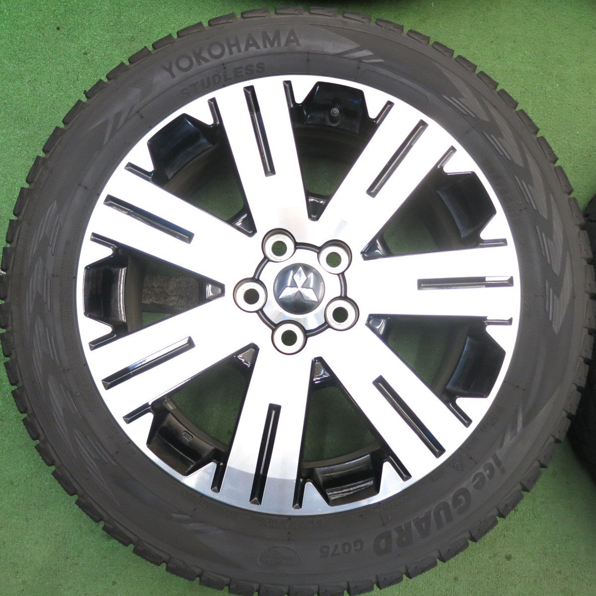 バリ溝！24年！9.5分◎三菱 デリカ D:5 純正 225/55R18 スタッドレス ヨコハマ アイスガード G075 18インチ D5 PCD114.3/5H◎6082302HAス