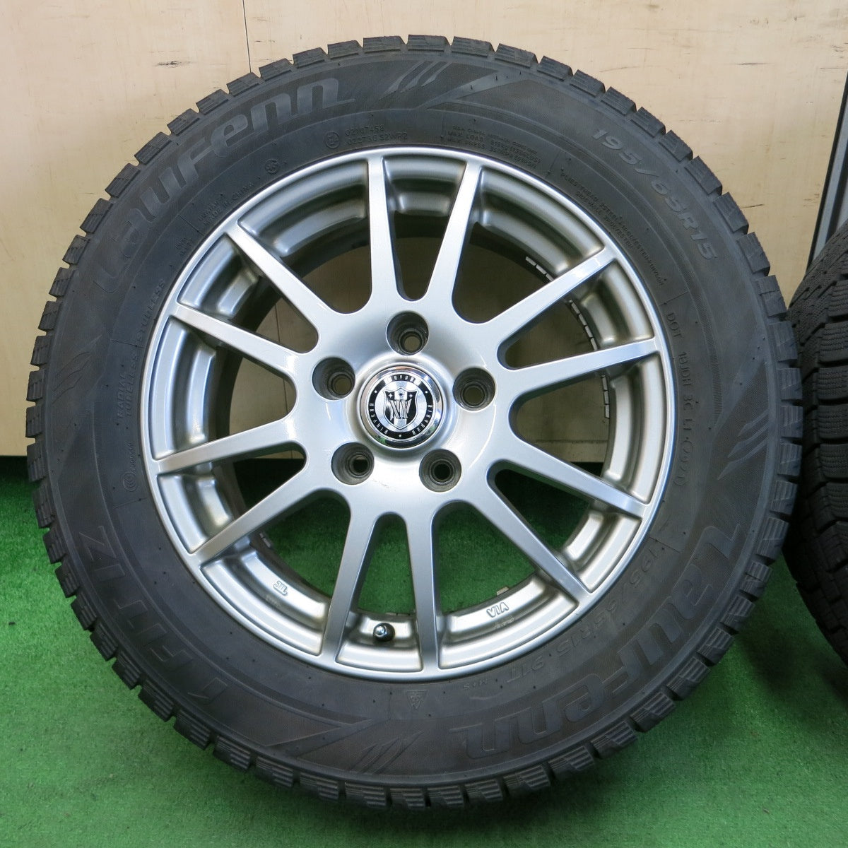 *送料無料* バリ溝！21年！キレイ！8.5分★スタッドレス 195/65R15 ラウフェン I FIT IZ NIRVANA NV ニルバーナ 15インチ PCD114.3/5H★4061005ナス