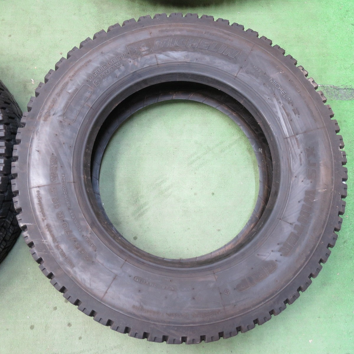 バリ溝！22年！9分★トラック タイヤ 245/70R19.5 136/134L スタッドレス ミシュラン XJS WINTER GRIP+ 19.5インチ★6010702イスタ