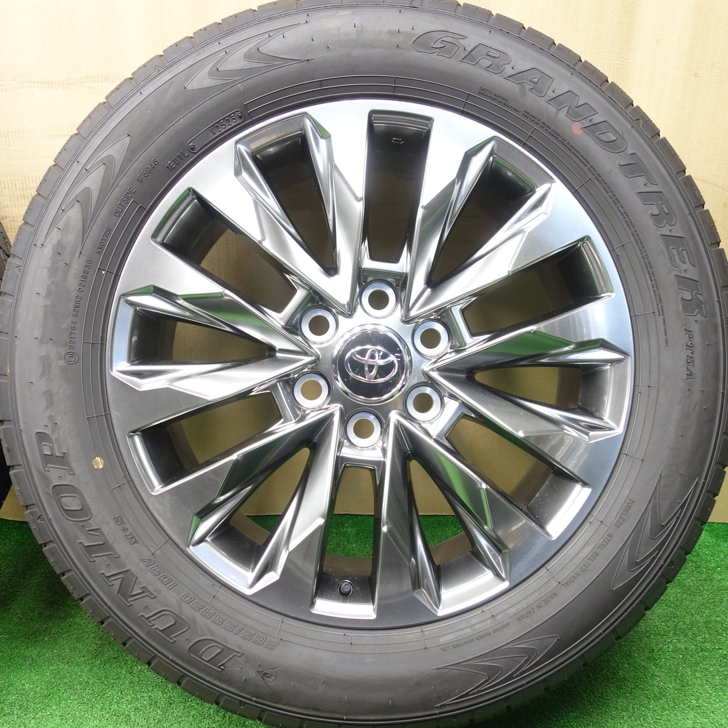 新車外し！25年★トヨタ ランクル 300 ZX 純正 265/55R20 ダンロップ グラントレック PT5A 20インチ PCD139.7/6H★5121401KTノ