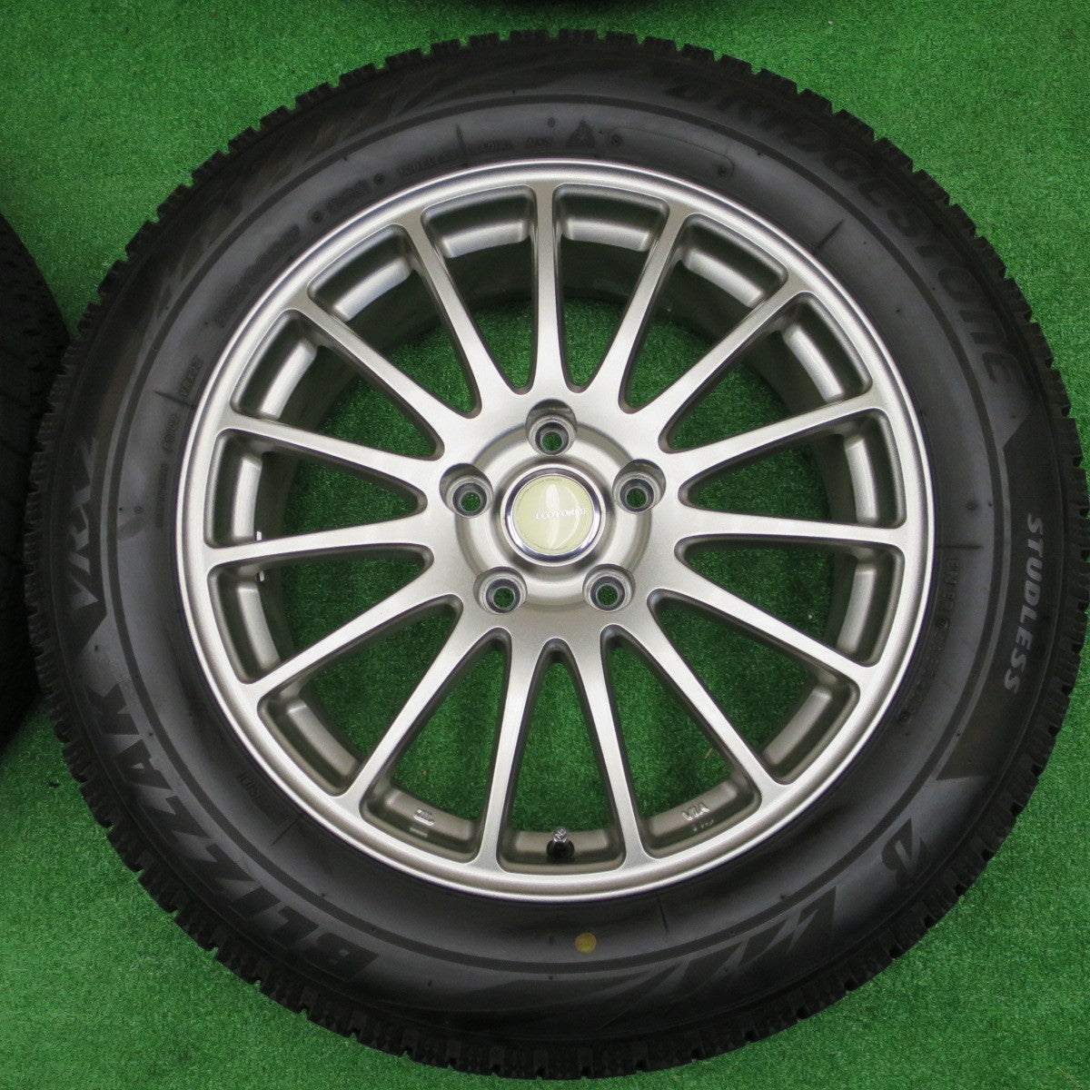 バリ溝！23年！ほぼ10分★スタッドレス 215/60R17 ブリヂストン ブリザック VRX2 ECO FORME エコフォルム 17インチ PCD114.3/5H★5122002NKス