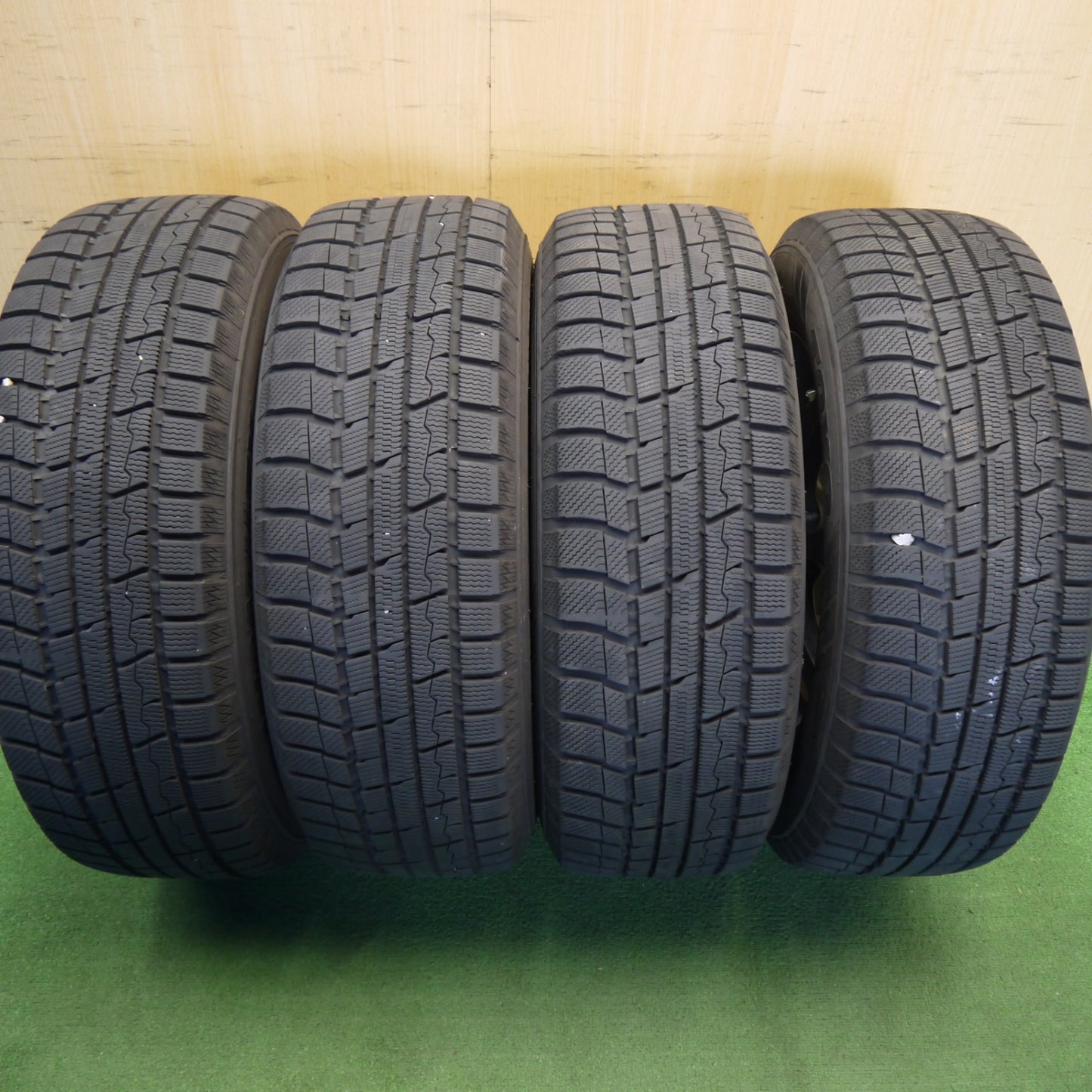 バリ溝！23年！キレイ！9.5分★スタッドレス 215/65R16 トーヨー ウインター トランパス TX Exceeder エクシーダー 16インチ PCD114.3/5H★6041706Hス