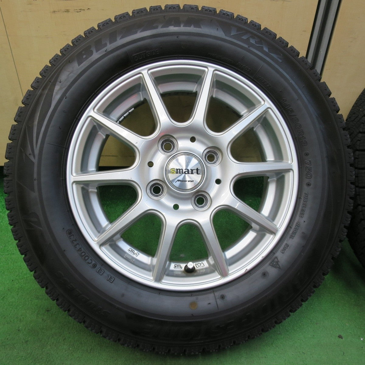 バリ溝！23年！ほぼ10分★スタッドレス 145/80R13 ブリヂストン ブリザック VRX2 smart MANARAY SPORT マナレイ 13インチ PCD100/4H★4123018イス