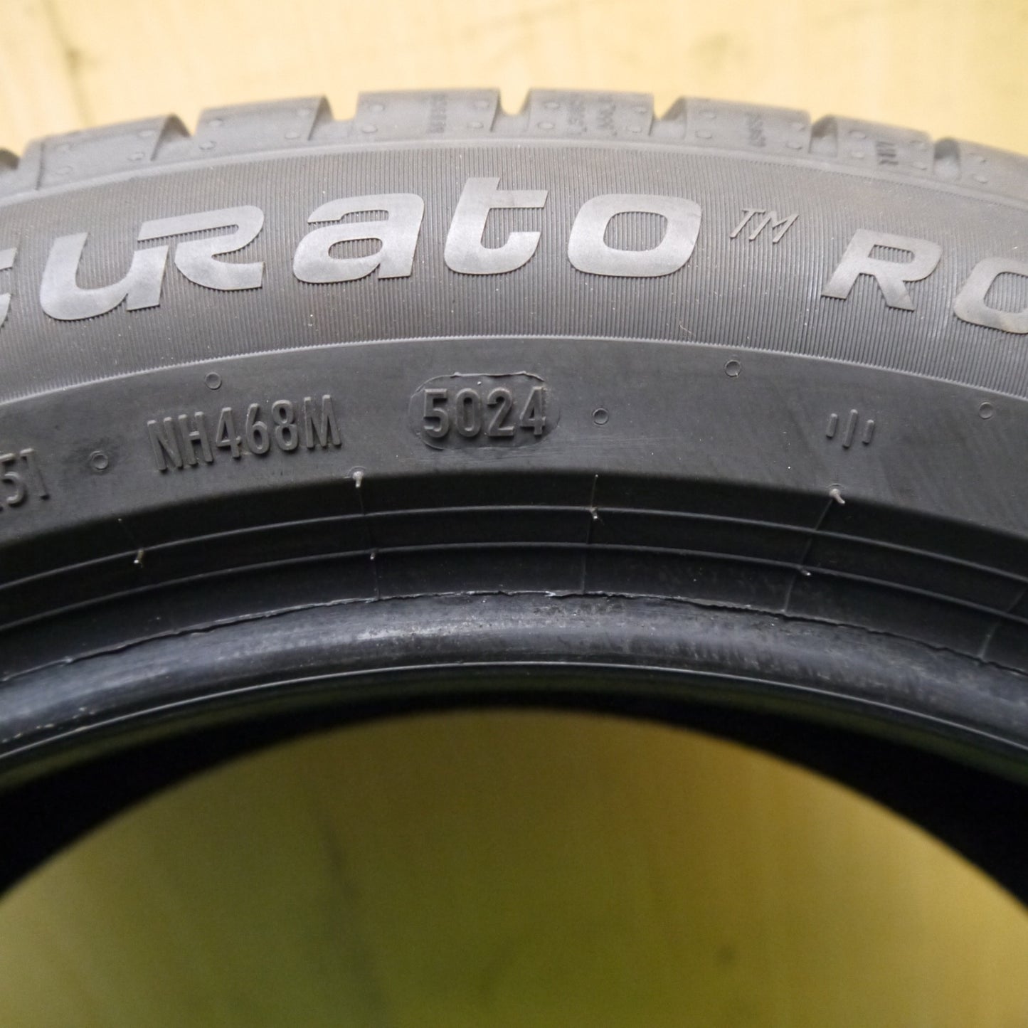 ほぼ未使用！24年！1本★215/50R17 ピレリ Cinturato ROSSO タイヤ 17インチ プリウスα レヴォーグ エクシーガ 等★5060912Hノタ