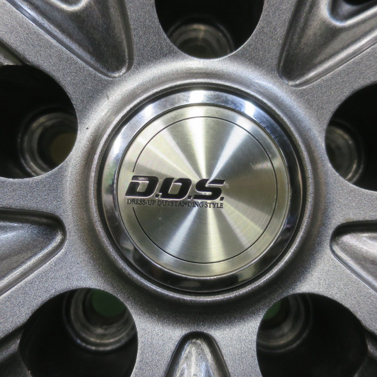 バリ溝！23年！キレイ！9.5分◎スタッドレス 225/60R17 グッドイヤー アイスナビ7 D.O.S. DOS 17インチ PCD114.3/5H◎6072305イス