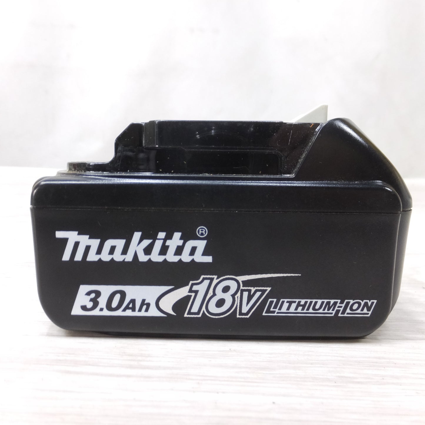 [送料無料] キレイ◆マキタ リチウム イオン バッテリー BL1830B スライド式 DC18V 3.0Ah◆