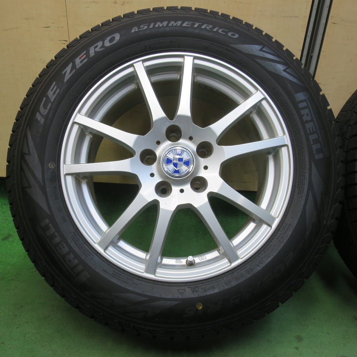 バリ溝！24年！ほぼ10分★スタッドレス 205/65R16 ピレリ アイスゼロ アシンメトリコ GMach 社外 アルミ 16インチ PCD114.3/5H★6020605イス