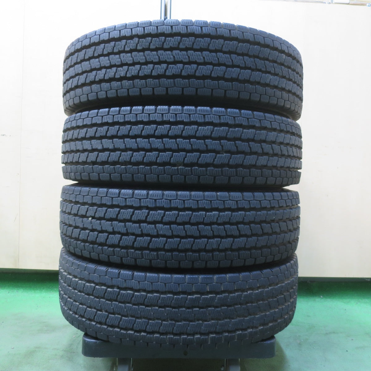 バリ溝！23年！9.5分★スタッドレス 195/80R15 107/105L ヨコハマ アイスガード iG91 タイヤ 15インチ ハイエース キャラバン 等★6070202イスタ