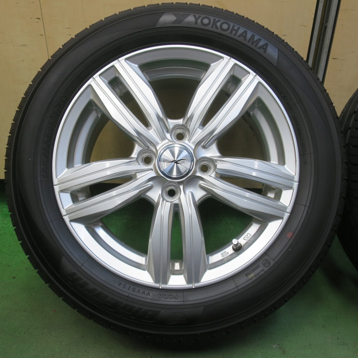 バリ溝！24年！キレイ！8.5分◎185/60R15 ヨコハマ ブルーアース AE01F JOKER ジョーカー 15インチ PCD100/4H◎6090703IMノ