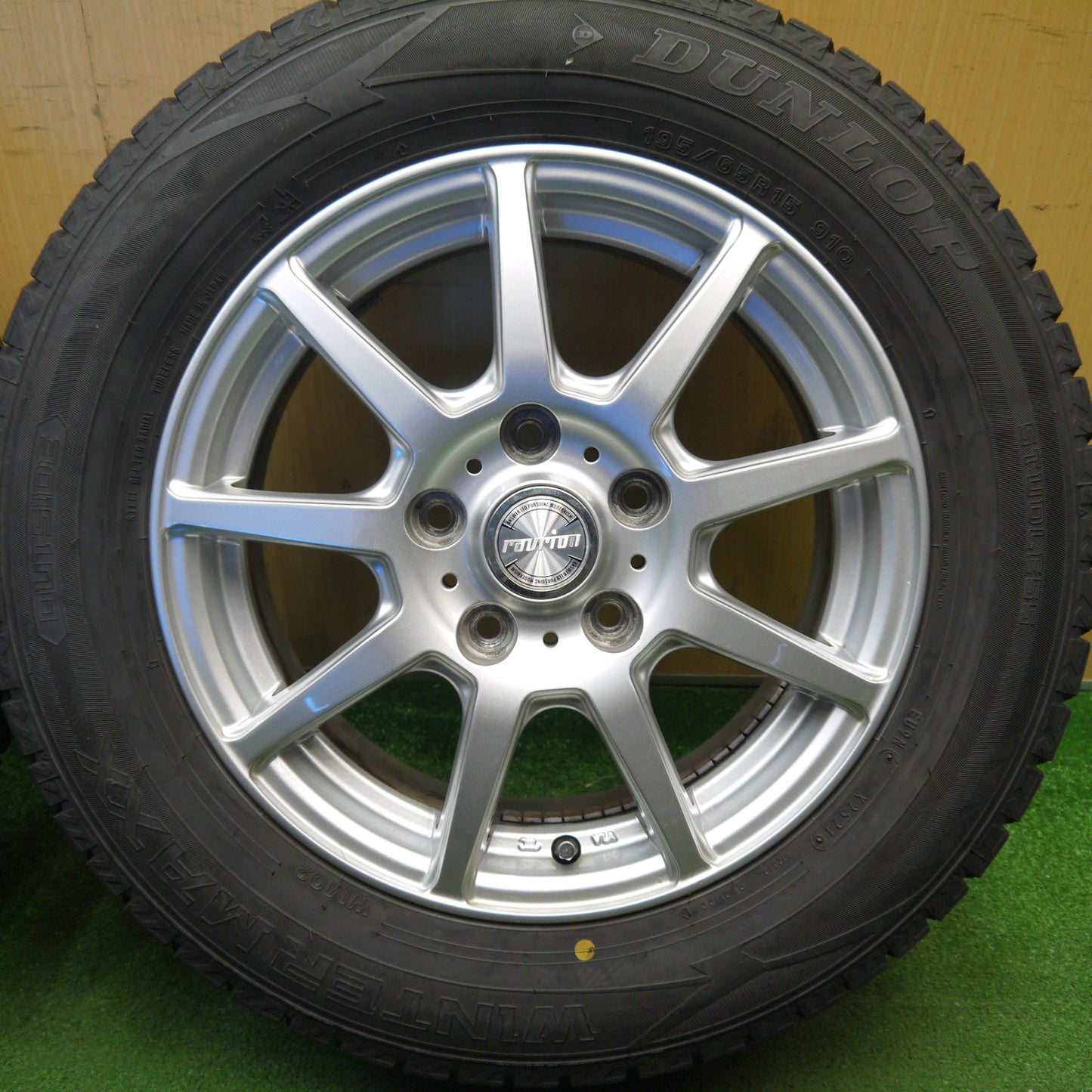 バリ溝！キレイ！9分★スタッドレス 195/65R15 ダンロップ ウインターマックス WM02 ravrion ラブリオン 15インチ PCD114.3/5H★6030402Hス