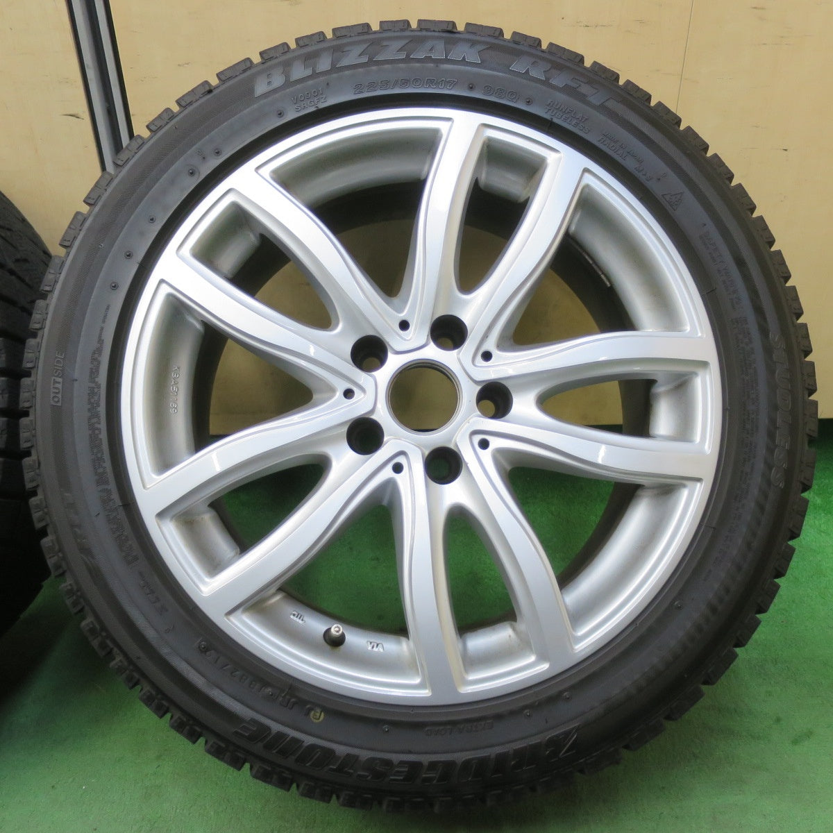 バリ溝！8.5分★BMW 等 MAK FAHR 225/50R17 スタッドレス ブリヂストン ブリザック RFT 17インチ PCD112/5H★5050503イス