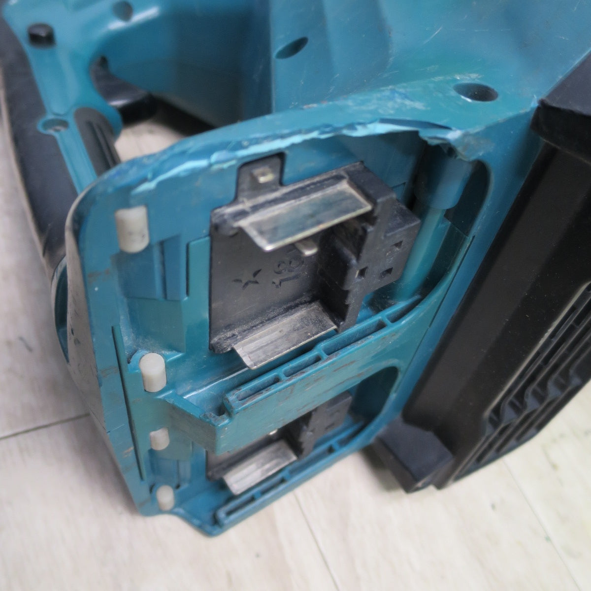 [送料無料] ☆マキタ 充電式 ブロワ 36V MUB362D 本体のみ ブロア ブロワー 集じん 電動 工具☆