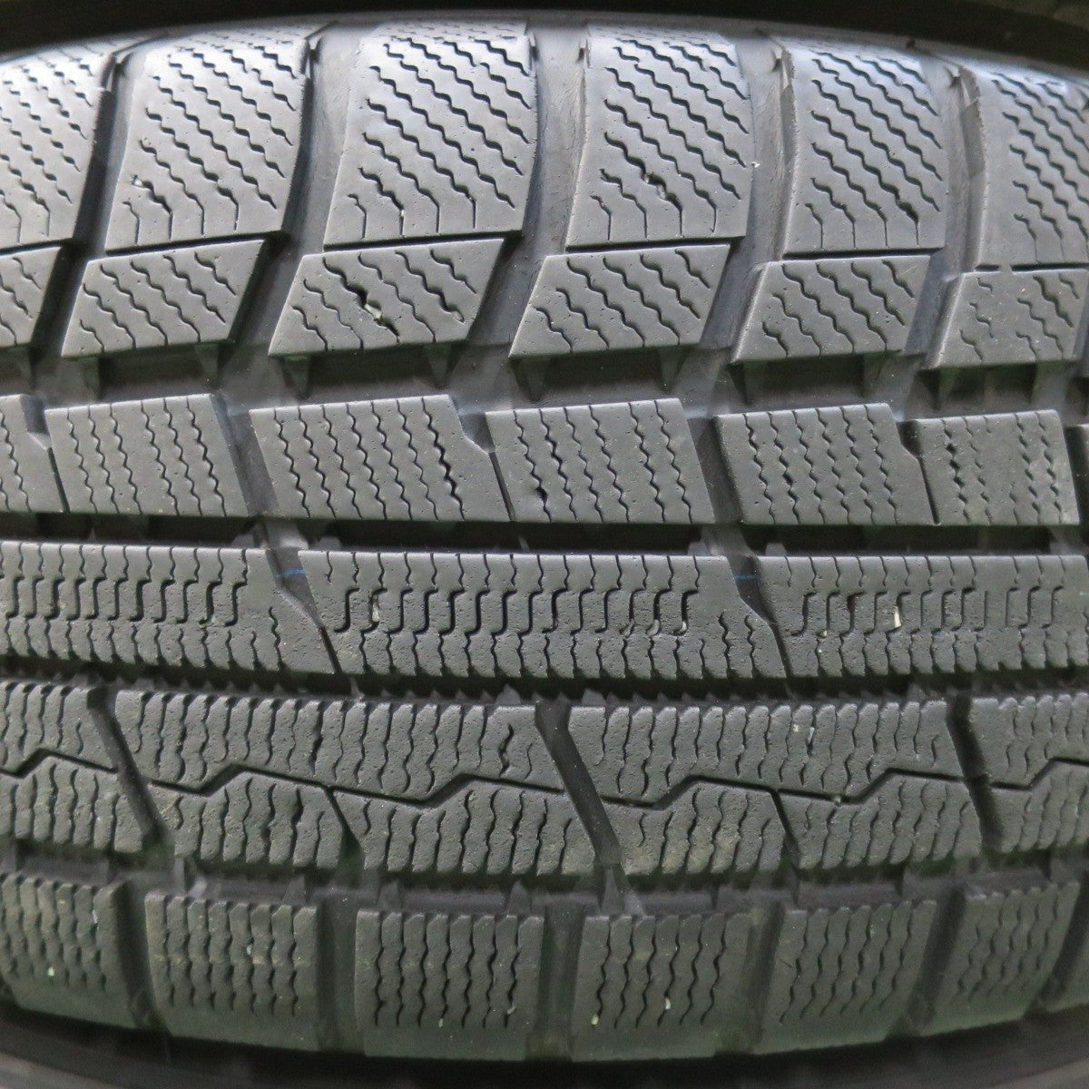 バリ溝！20年！8.5分★スタッドレス 215/65R16 トーヨー ウインター トランパス TX NIRVANA NV PCD114.3/5H★4112211イス