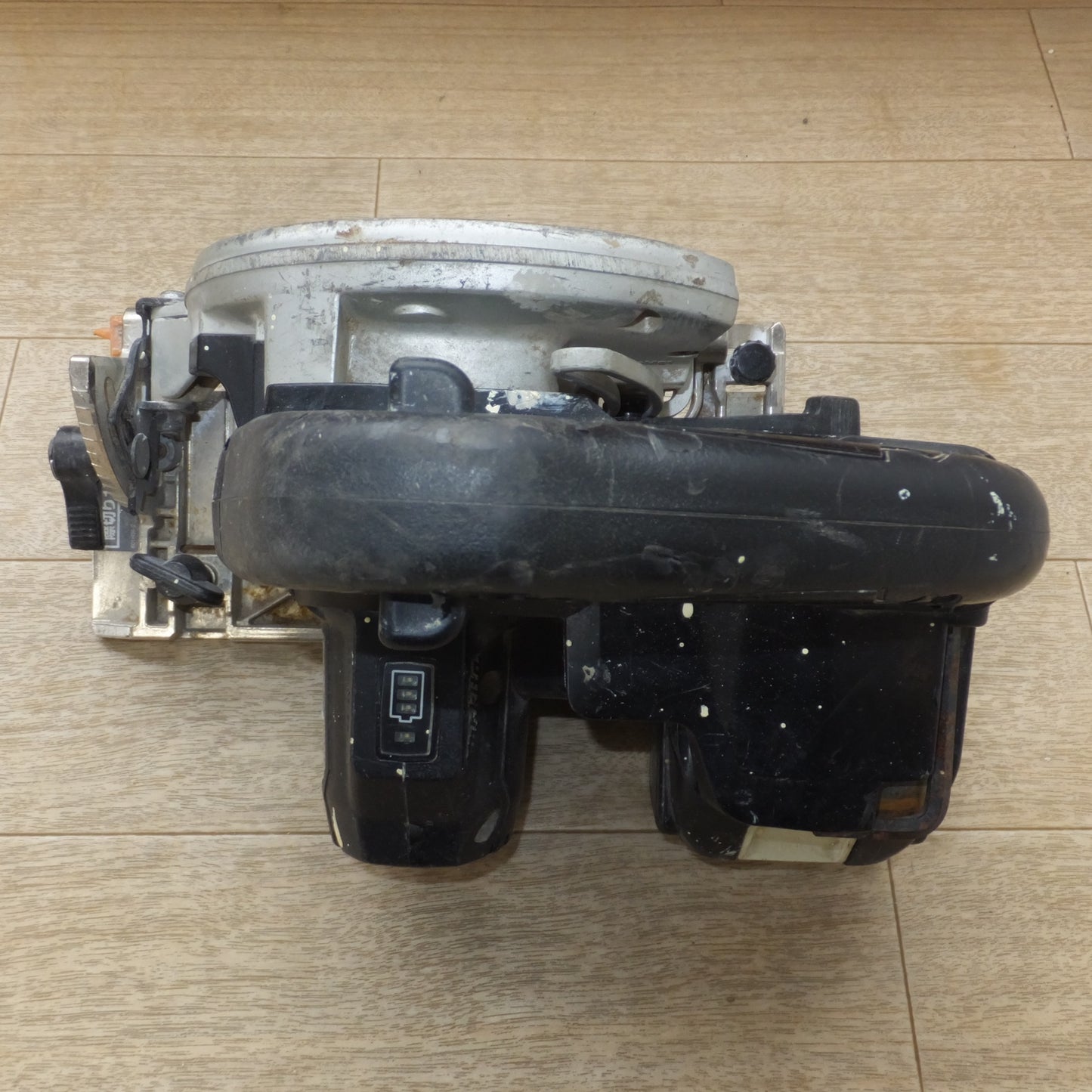 [送料無料] ★マキタ makita 125mm 充電式マルノコ HS471D　バッテリ BL1860B　セット★