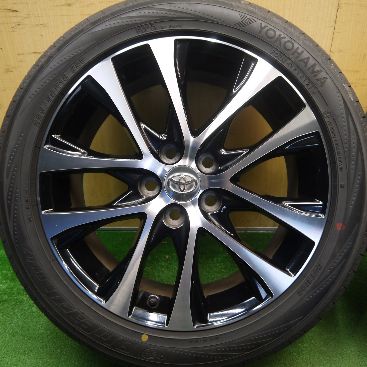 バリ溝！キレイ！9.5分★トヨタ 50系 エスティマ アエラス 純正 225/50R18 ヨコハマ ブルーアース RV-02 18インチ PCD114.3/5H★6041506Hノ