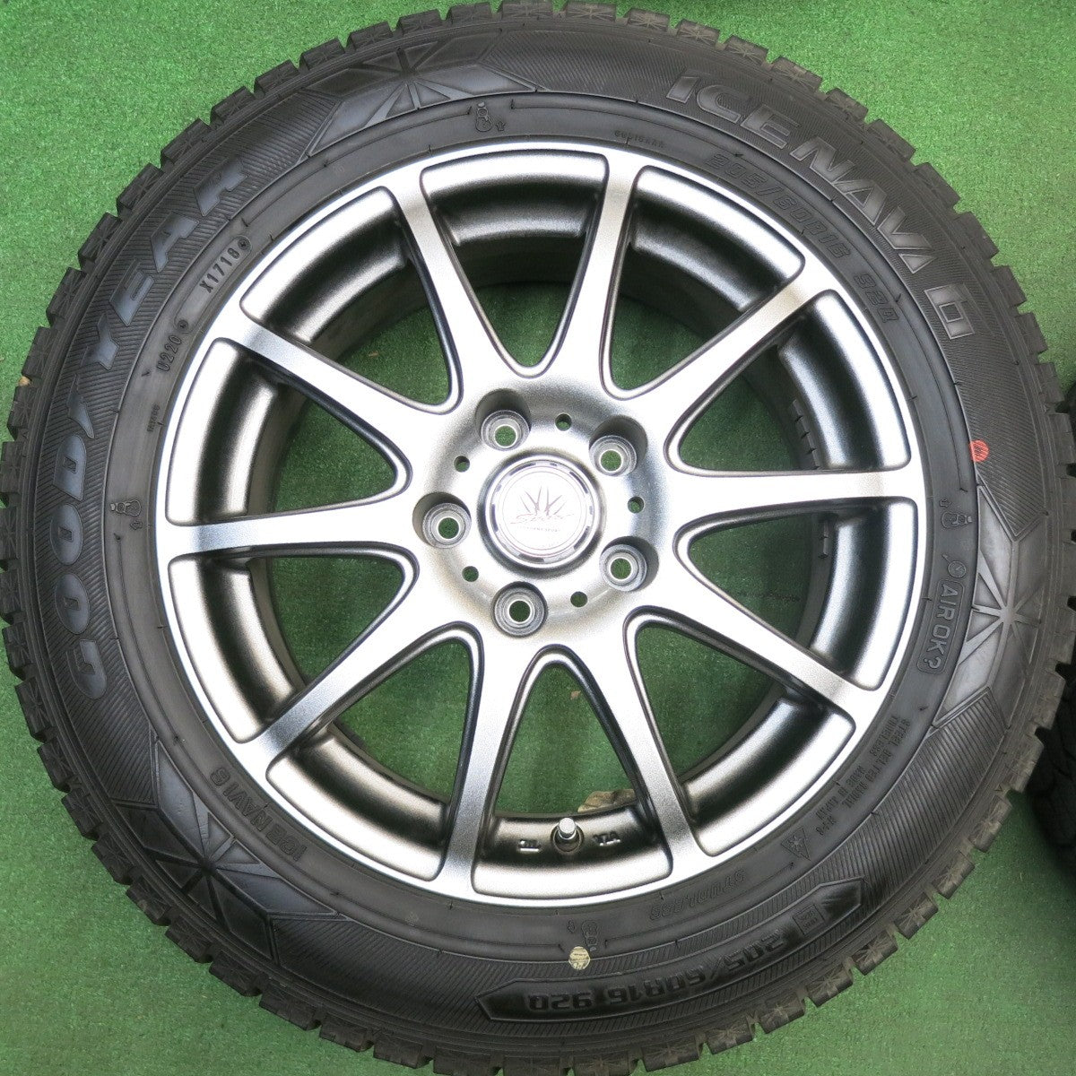 バリ溝！キレイ！9.5分以上★LOXARNY SPORT 205/60R16 スタッドレス グッドイヤー アイスナビ6 ロクサーニ スポーツ 16インチ PCD114.3/5H★6012504HAス