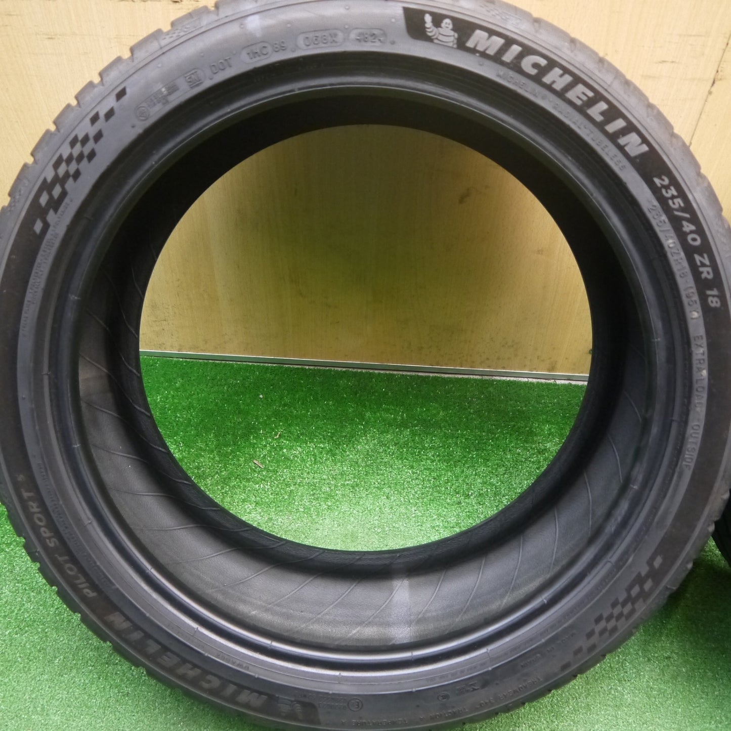 バリ溝！24年！9.5分！2本★235/40R18 ミシュラン パイロット スポーツ 5 タイヤ 18インチ インプレッサ シビック BMW M3 等★6010503Hノタ