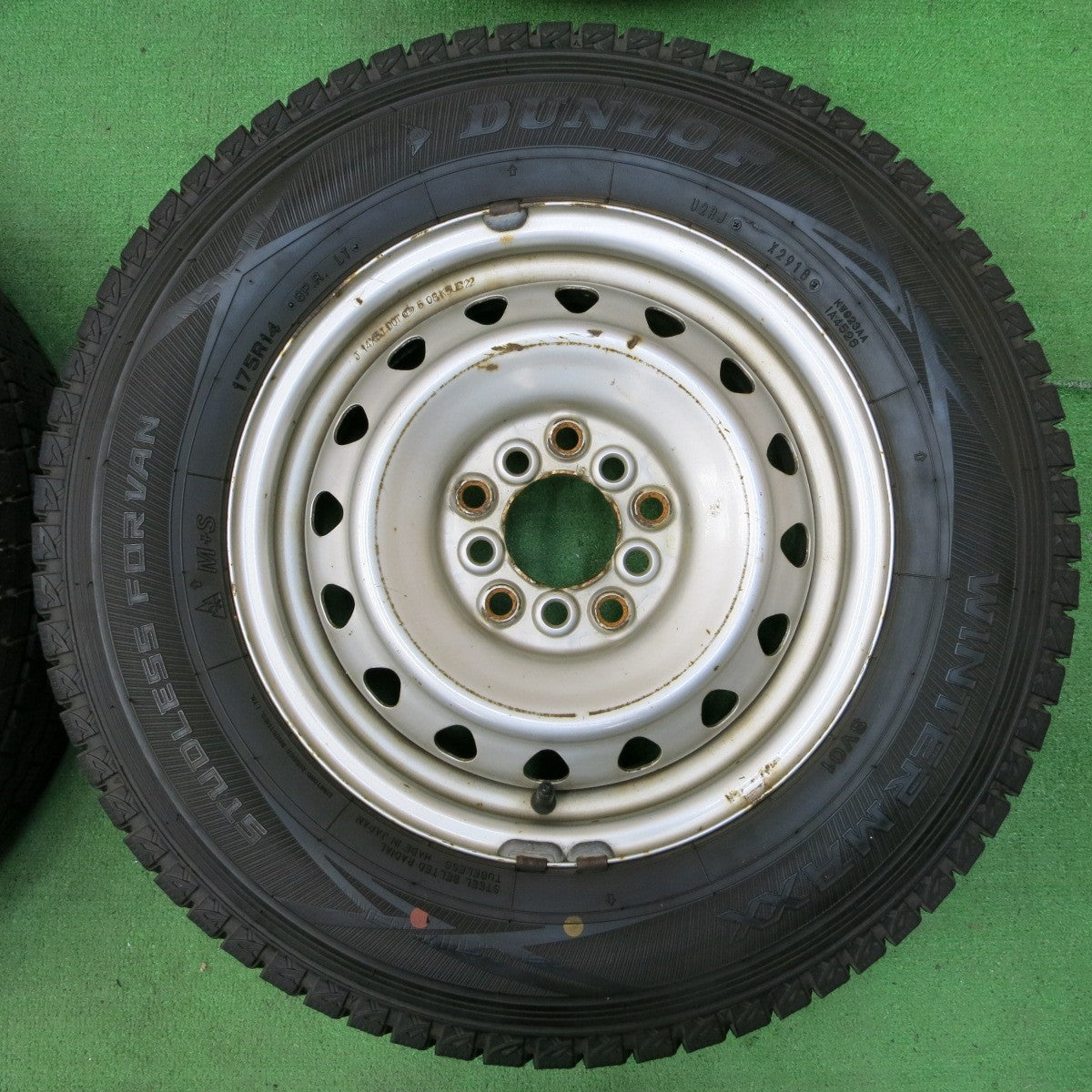 *送料無料* バリ溝！9分★スタッドレス 175R14 8PR ダンロップ ウインターマックス SV01 スチール 14インチ PCD100 114.3/5H マルチ★4053106イス