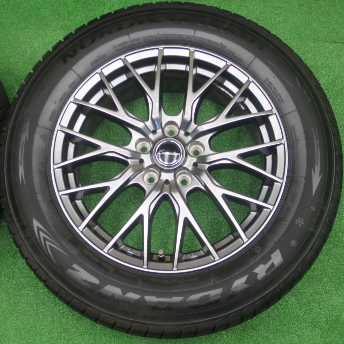 バリ溝！22年！キレイ！9.5分★スタッドレス 225/65R17 レイダン NORDICA NR01 Exceeder E05 エクシーダー 17インチ PCD114.3/5H★5121901NKス