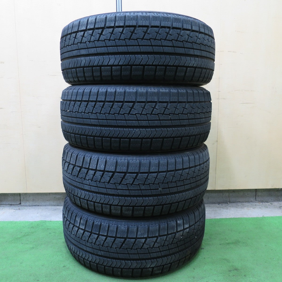 バリ溝！9.5分★スタッドレス 235/50R18 ブリヂストン ブリザック VRX タイヤ 18インチ アルファード ヴェルファイア 等★6022701NGスタ