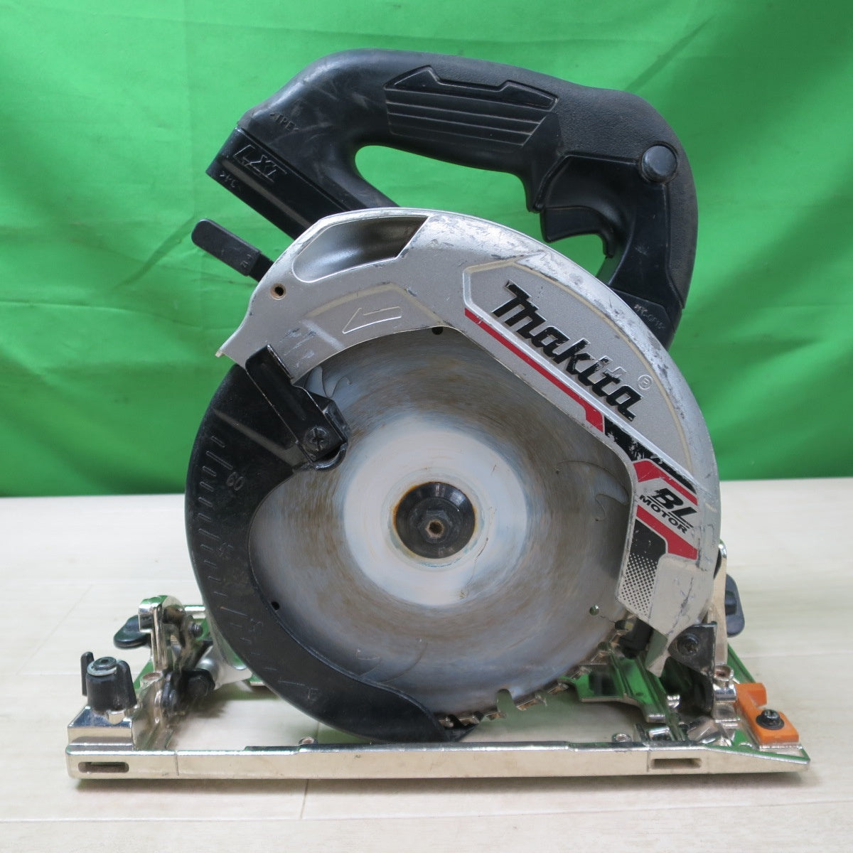[送料無料] ☆マキタ 165mm 充電式 マルノコ HS631D 18V コードレス 本体のみ 切断機 丸のこ 電動 工具 makita☆