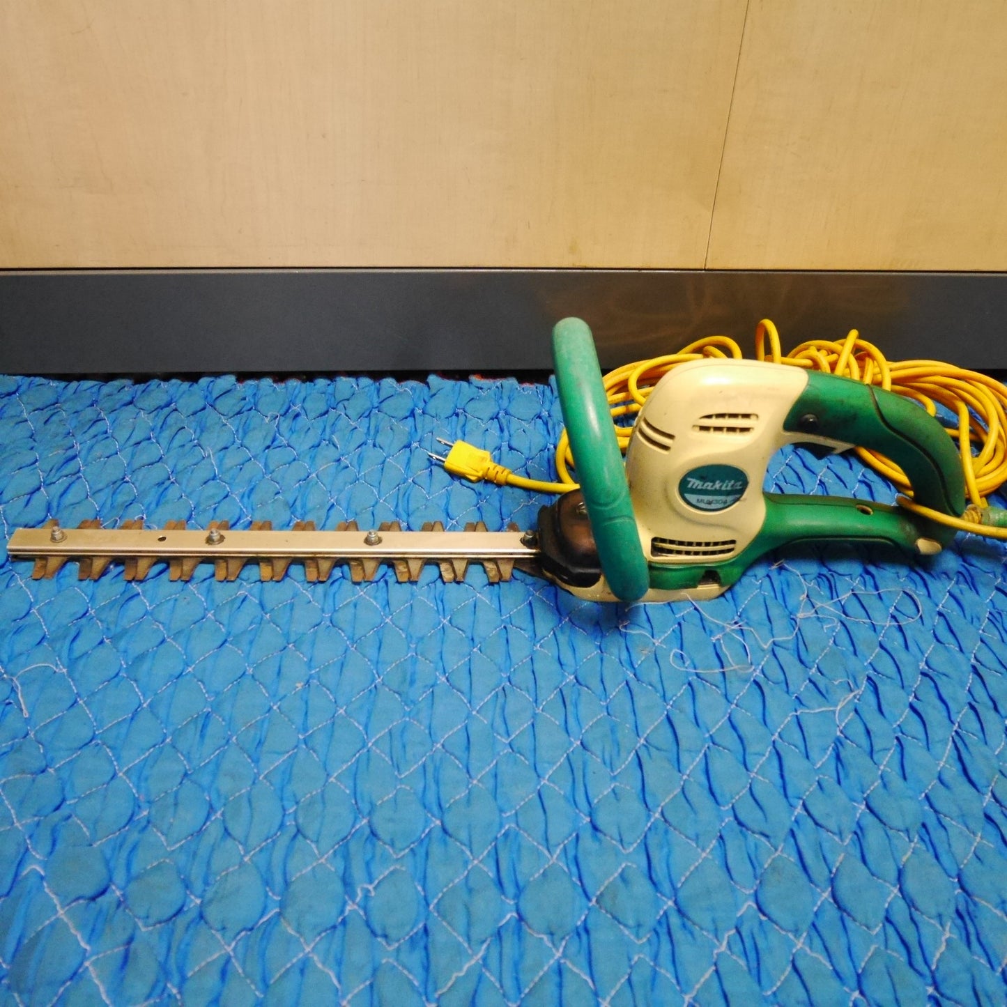 [送料無料] 3点まとめ売り☆マキタ 260mm ミニ 生垣 バリカン MUH260 300mm MUH304 リョービ AB-1610 RYOBI コード式 makita RYOBI トリマー☆