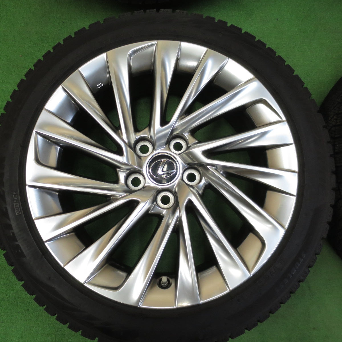 *送料無料* センサー付！バリ溝！綺麗！9.5分★レクサス ES300h バージョンL 純正 235/45R18 スタッドレス ブリヂストン ブリザック VRX2 PCD114.3/5H★4042202KMス