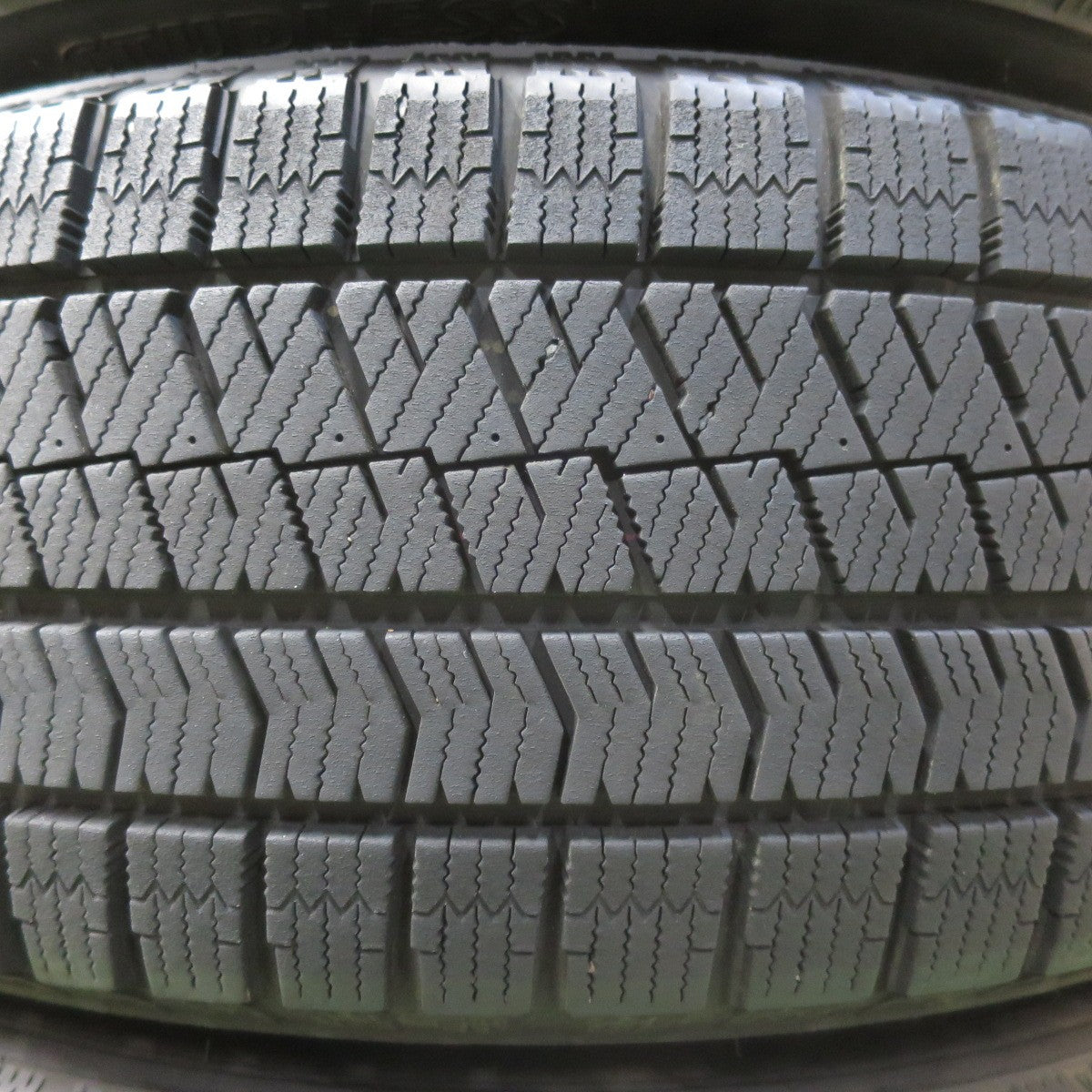 バリ溝！23年！キレイ！9.5分☆スタッドレス 215/60R16 ブリヂストン
