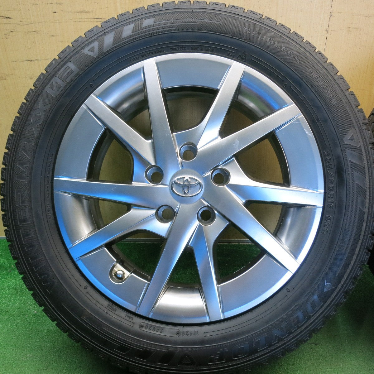 バリ溝！9.5分◎トヨタ プリウスα 純正 205/60R16 スタッドレス ダンロップ ウインターマックス 03 16インチ PCD114.3/5H◎6081602HAス