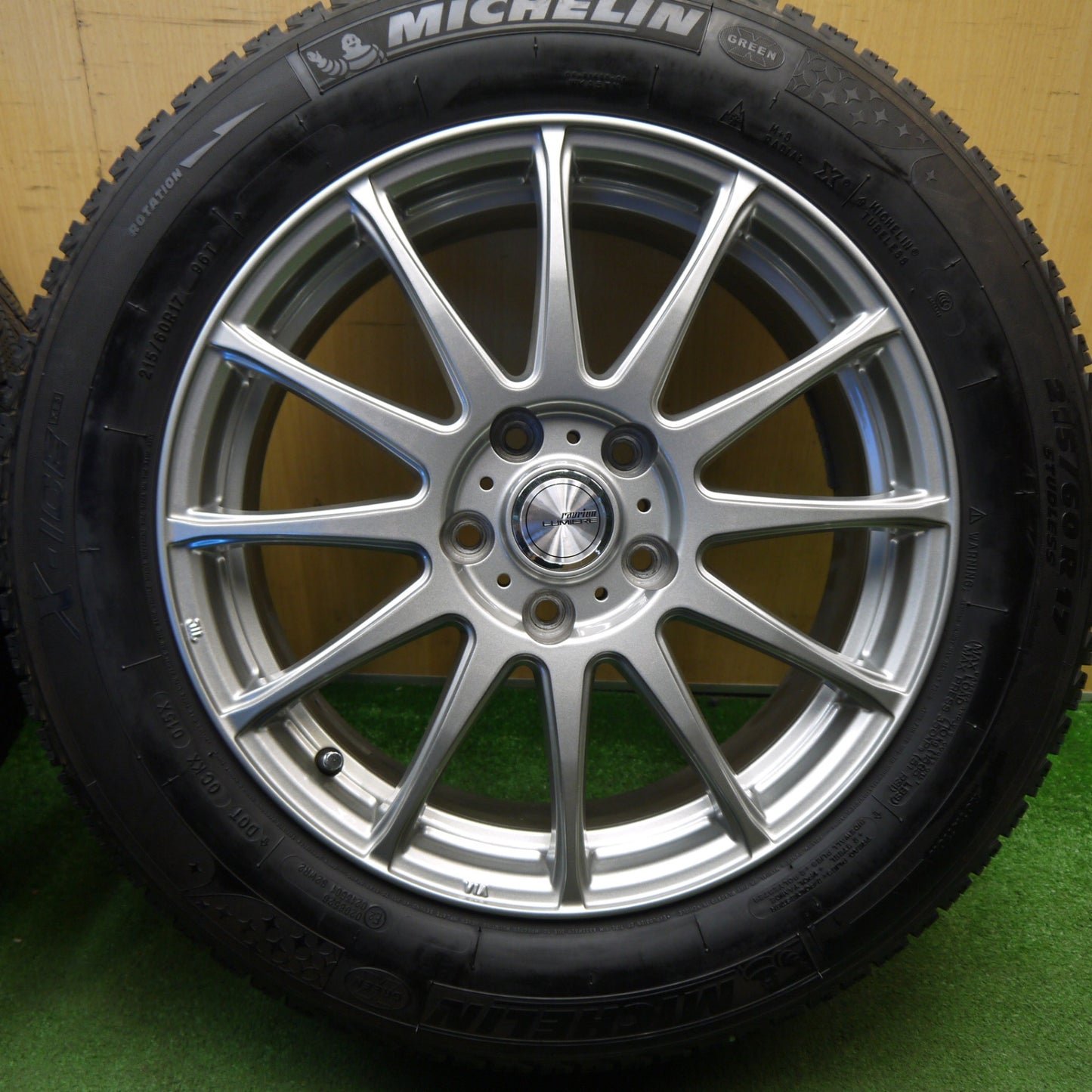 バリ溝！キレイ！9.5分以上★スタッドレス 215/60R17 ミシュラン X-ICE XI3 SNOW ravrion LUMIERE ラブリオン 17インチ PCD114.3/5H★6032401Hス