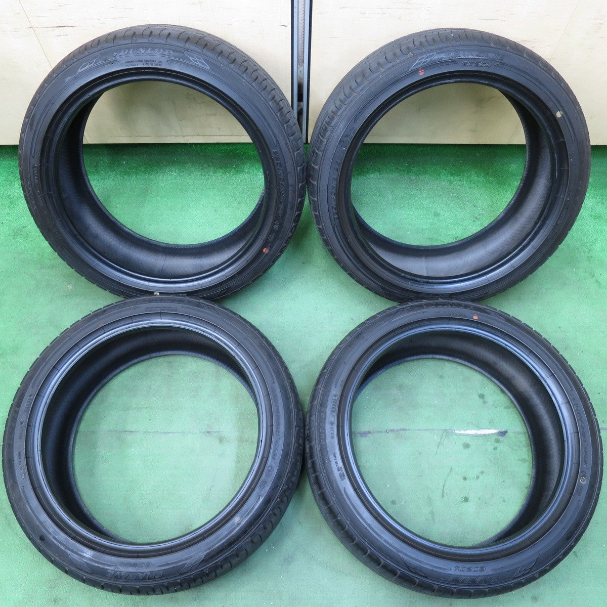 [送料無料] バリ溝！23年！9.5分★225/45R18 ダンロップ エナセーブ EC204 タイヤ 18インチ カムリ クラウン プリウスα オデッセイ レヴォーグ 等★5022106イノタ