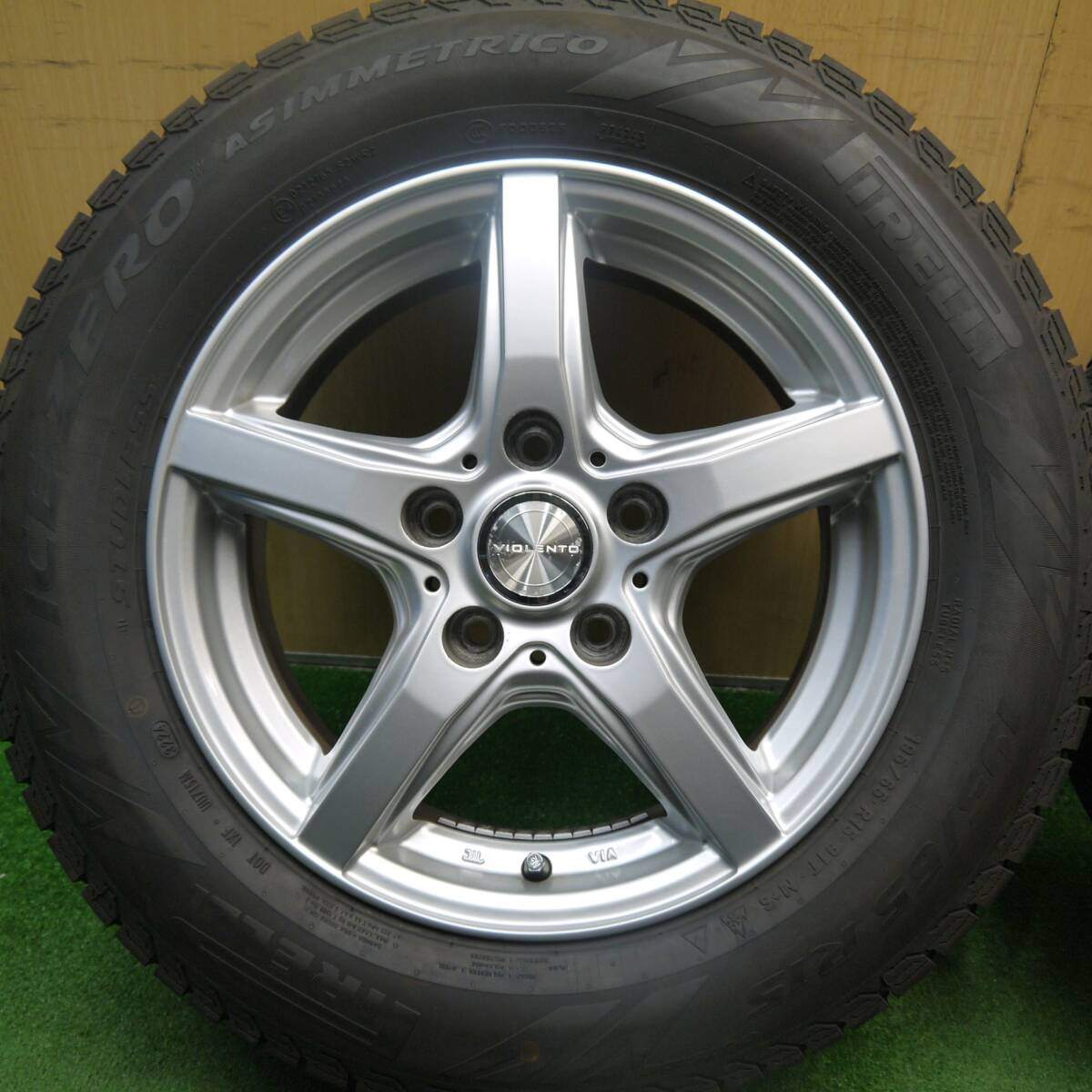 バリ溝！24年！キレイ！9.5分★スタッドレス 195/65R15 ピレリ アイスゼロ アシンメトリコ VIOLENTO ヴィオレント 15インチ PCD114.3/5H★5032503Hス