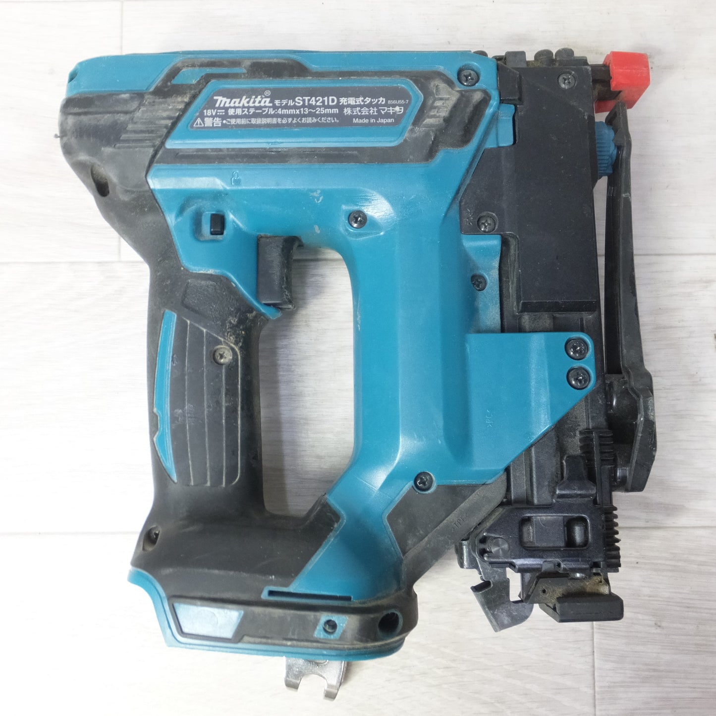 [送料無料] ◆マキタ 充電式 タッカ ST421D 18V J線 4mm 本体 ケース付き 電動 工具◆