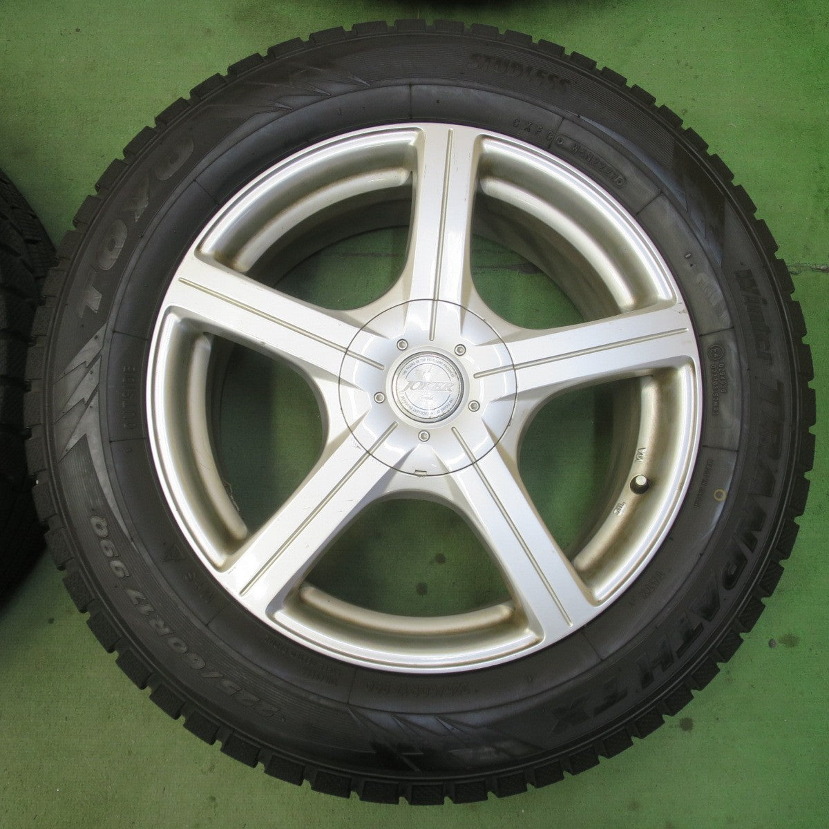 バリ溝！22年！9.5分★スタッドレス 225/60R17 トーヨー ウインター トランパス TX JOKER ジョーカー 17インチ PCD 100 114.3/5H マルチ★6040605イス