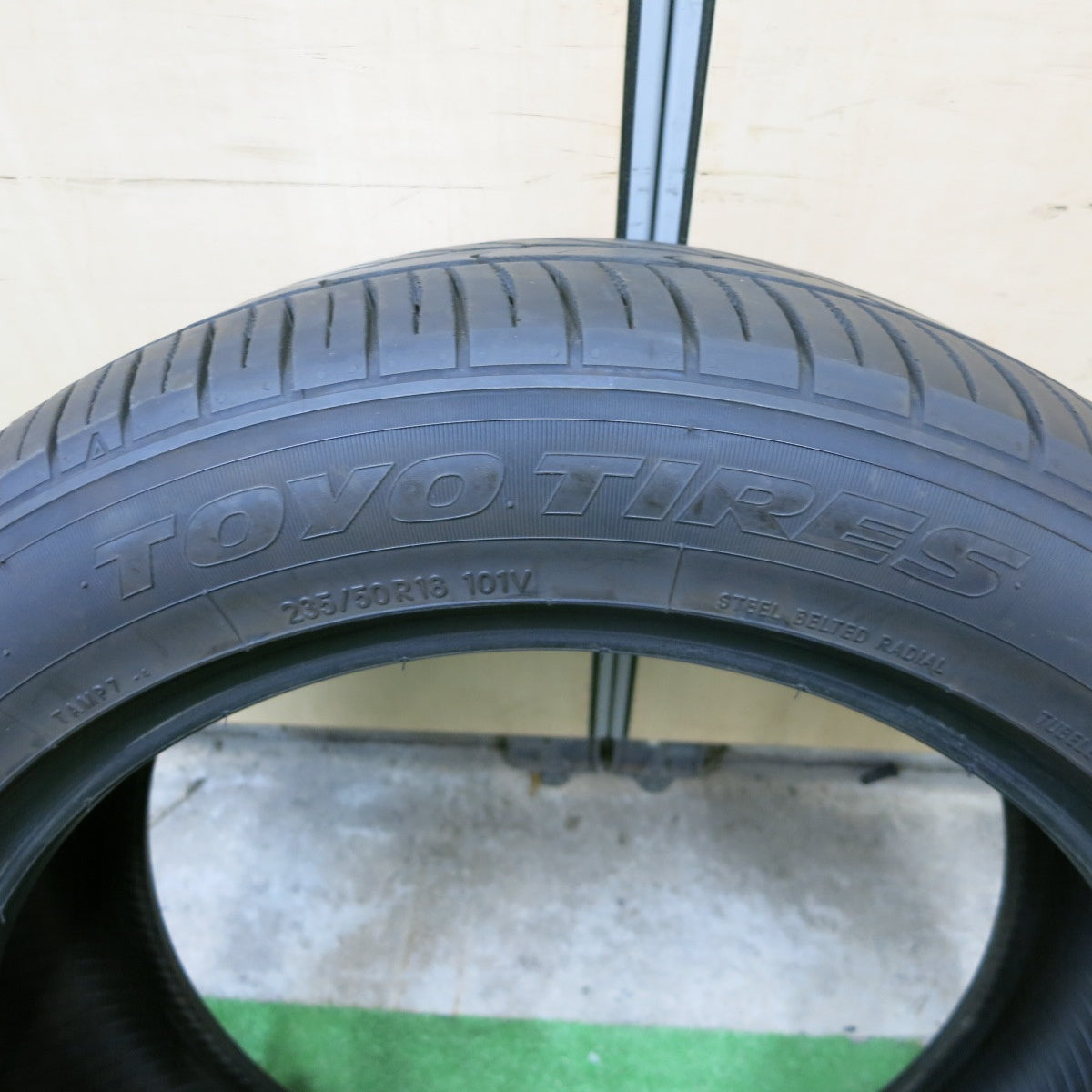 [送料無料] バリ溝！23年！9.5分！1本★235/50R18 トーヨー トランパス MP7 タイヤ 18インチ アルファード ヴェルファイア 等★5012801ナノタ