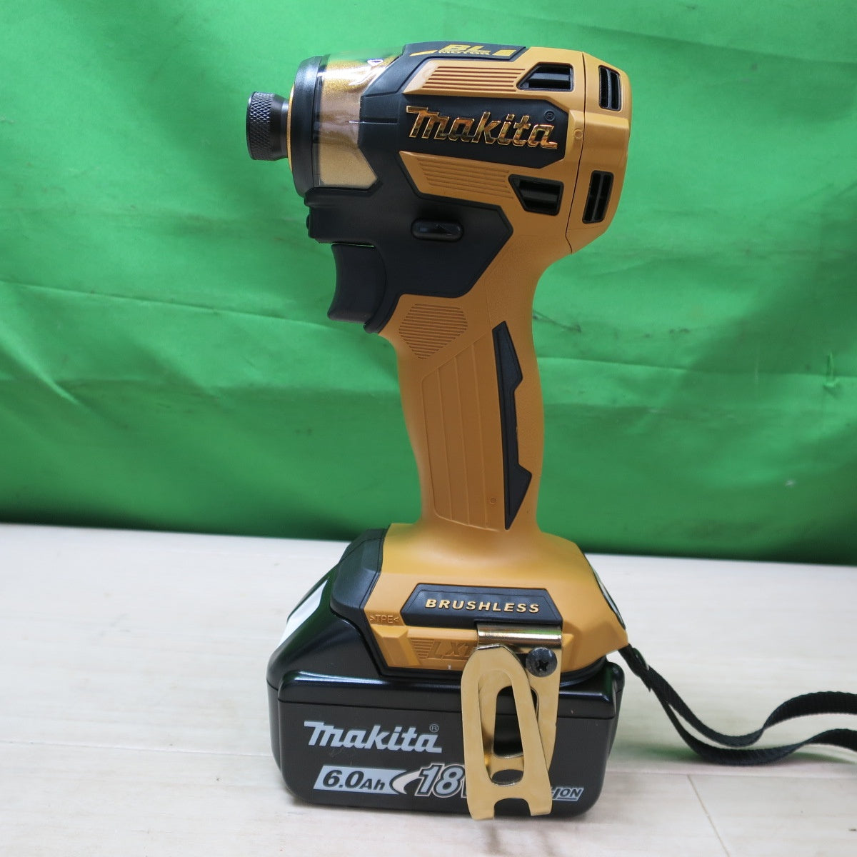 [送料無料] 未使用！バッテリー2個☆マキタ 充電式 インパクトドライバ TD173D GXPY 電動 工具 18V 6.0Ah makita コードレス☆