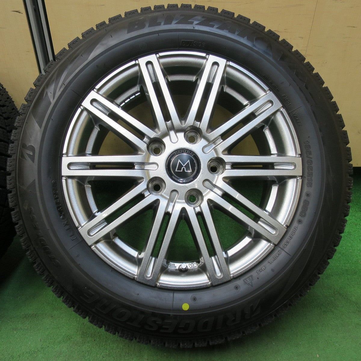 [送料無料] バリ溝！21年！キレイ！ほぼ10分★スタッドレス 185/65R15 ブリヂストン ブリザック VRX2 MANARAY マナレイ 15インチ PCD114.3/5H★4121408イス