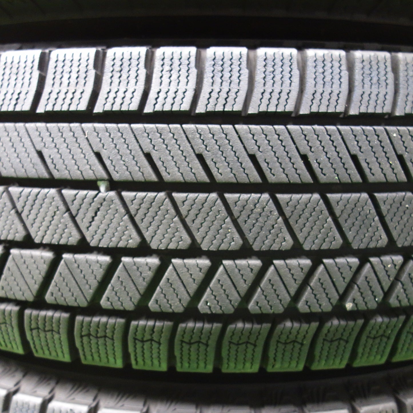 バリ溝！23年！9.5分★スタッドレス 185/70R14 ブリヂストン ブリザック VRX3 タイヤ 14インチ ノート フリード カローラ 等★5120601KTスタ