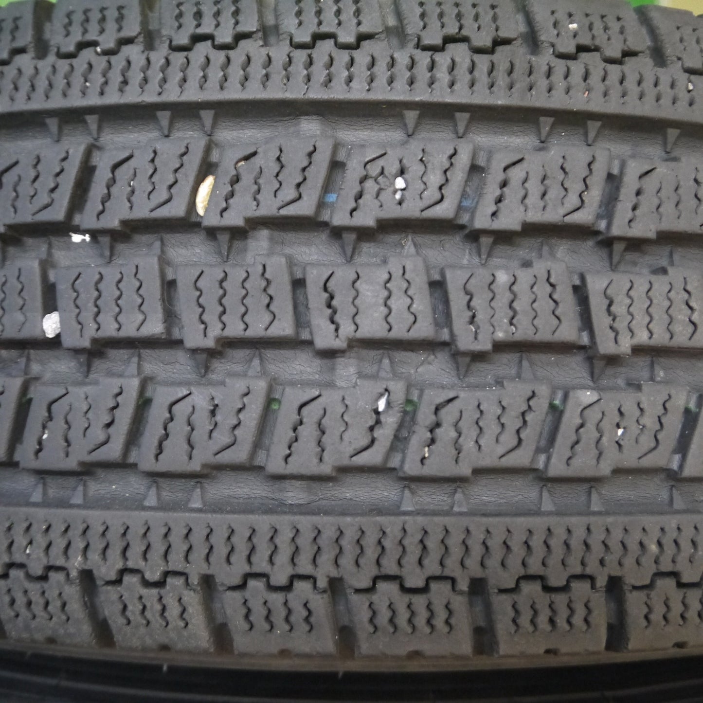 [送料無料] バリ溝！キレイ！9.5分★日産 キャラバン ライダー 純正 AUTECH 195/80R15 スタッドレス トーヨー デルベックス 934 オーテック 15インチ PCD139.7/6H★5011711Hス