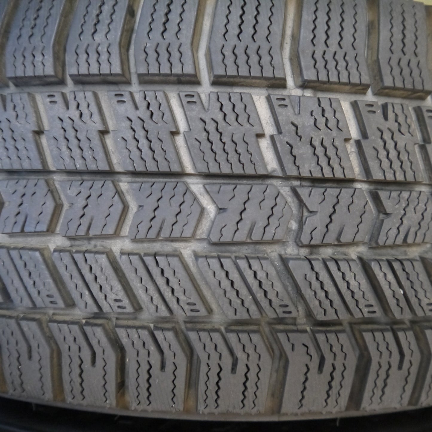 バリ溝！24年！キレイ！9.5分◎ワーゲン コルヴァーラ ゴルフ 等 純正 195/65R15 スタッドレス グッドイヤー アイスナビ8 15インチ コルバラ PCD112/5H◎6080402Hス