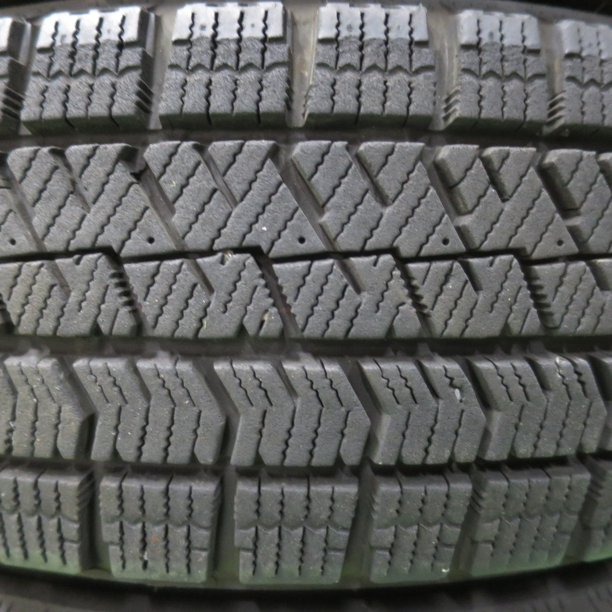 [送料無料] バリ溝！21年！キレイ！8.5分★スズキ ワゴンR スティングレー 純正 155/65R14 スタッドレス ブリヂストン ブリザック VRX2 14インチ PCD100/4H★5040703イス