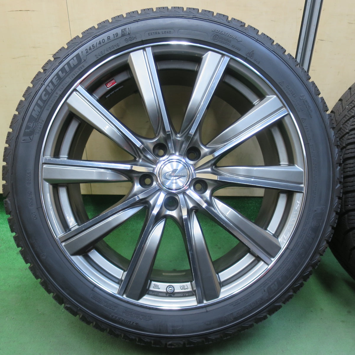バリ溝！21年！9.5分★LEONIS SL 245/40R19 スタッドレス ミシュラン X-ICE SNOW レオニス 19インチ PCD114.3/5H★5120903イス
